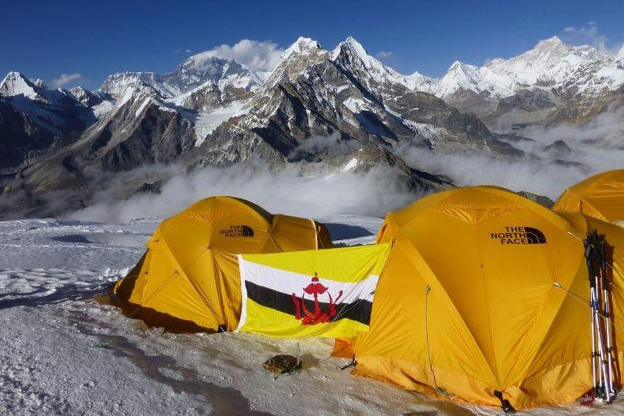 Mera Peak & Island Peak with the Amphu Lapcha La Pass